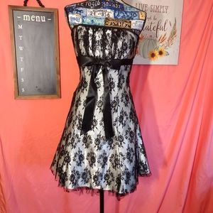 Jessica McClintock Black and White Lace Prom Dress